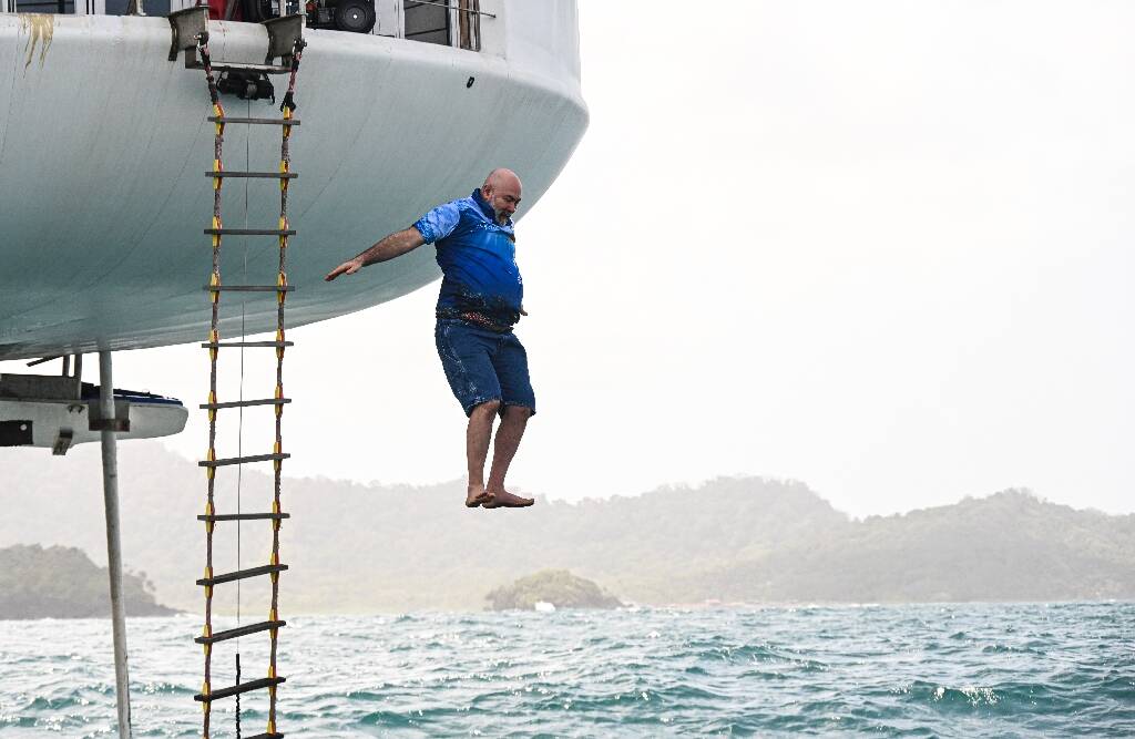 "Montrer au monde qu'on peut innover et vivre sous l'eau": 120 jours immergé dans une capsule, un Allemand bat le record Guinness