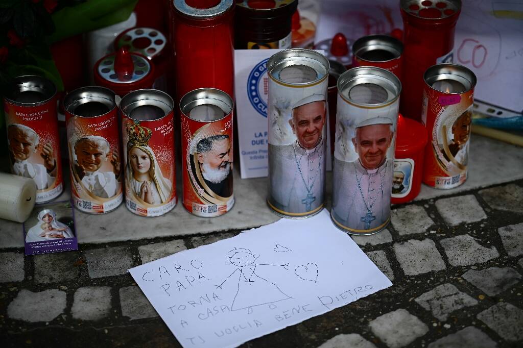 Le pape victime d'une "crise" respiratoire, ce vendredi: son pronostic toujours "réservé"