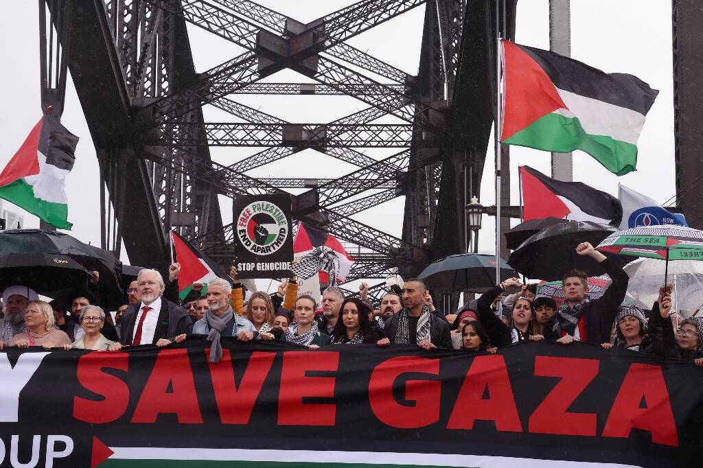 Le fondateur de Wikileaks, Julian Assange, parmi des dizaines de milliers de manifestants pro-palestiniens à Sydney
