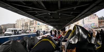 Un campement de migrants démantelé à Paris, près de 800 personnes mises à l'abri