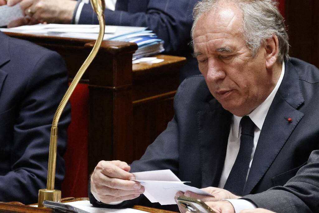François Bayrou entame des consultations sur un scrutin à la proportionnelle intégrale pour les élections législatives