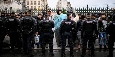 Un campement démantelé à Paris, près d'un millier de migrants mis à l'abri