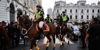 Le Parlement du Pérou refuse les élections anticipées malgré les troubles, 5.000 touristes bloqués