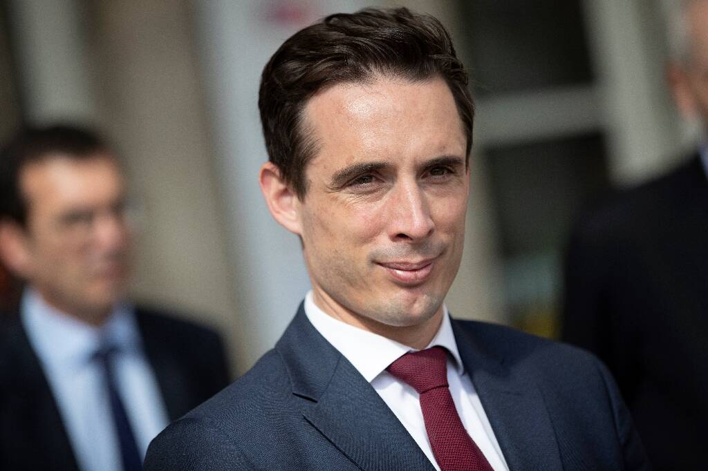 Le ministre délégué aux Transports veut discuter des billets de train gratuits des cheminots et de leurs familles