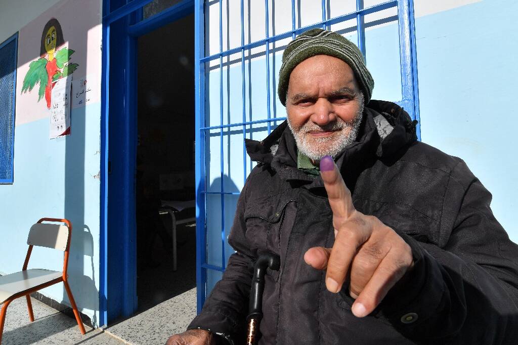 Affluence timide lors du vote pour un parlement diminué en tunisie