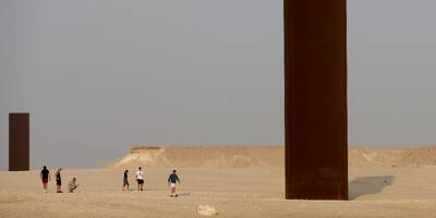 Dans le désert du Qatar, oeuvre d'art cherche visiteurs désespérément