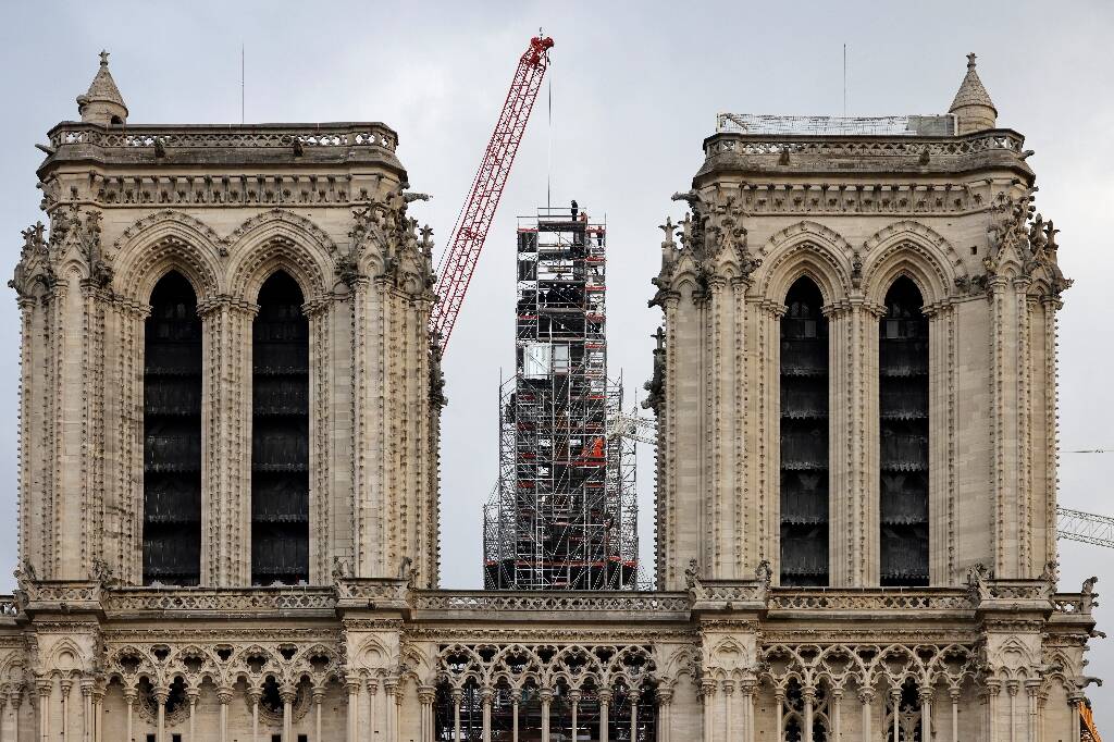 A un an de la réouverture, Emmanuel Macron sur le chantier de Notre-Dame de Paris ce vendredi