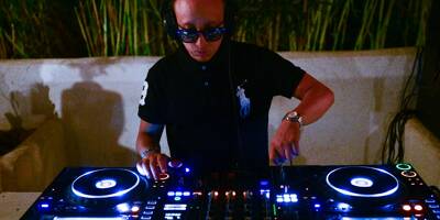 Qui est Eden Jays, ce DJ aveugle qui se produit régulièrement sur la Côte d'Azur?