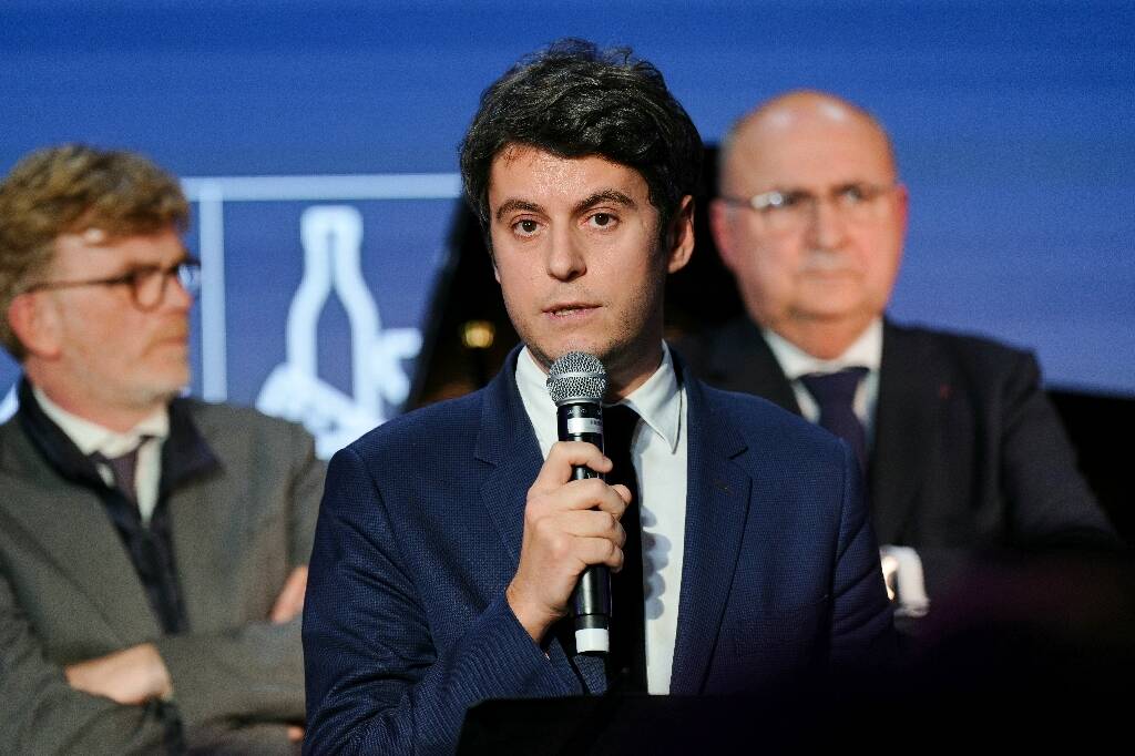 Au Salon de l'agriculture, Gabriel Attal succède à Emmanuel Macron et dénonce le "cirque médiatique" de Jordan Bardella