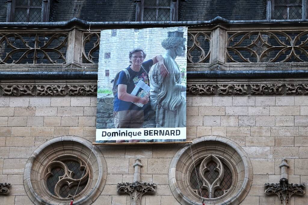 Un an après l'attentat, Arras rend hommage à Dominique Bernard par les arts