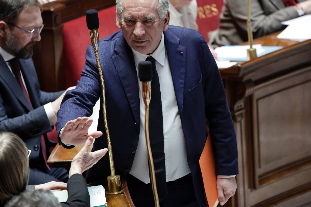 François Bayrou surmonte une nouvelle motion de censure de la gauche et ulcère le PS