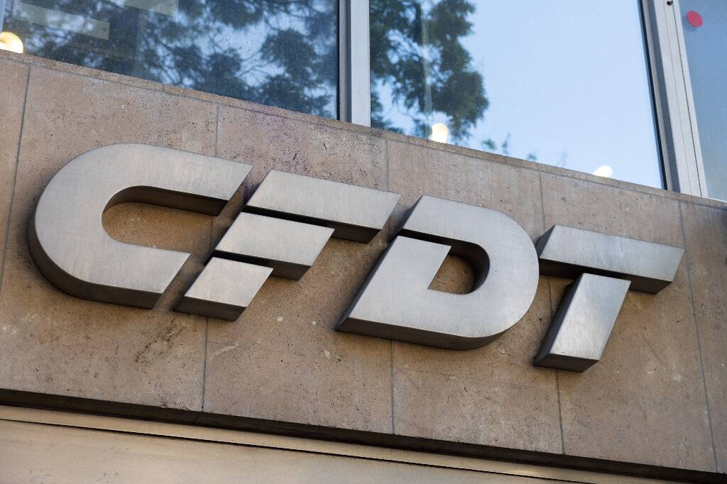 Rentrée sociale: les syndicats vont choisir une date pour mobiliser contre le projet de budget