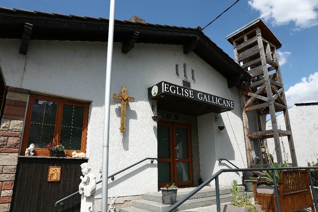 Un des 55 hommes interpellés en France dans le cadre d'une opération contre un réseau de pédocriminalité s'est défenestré