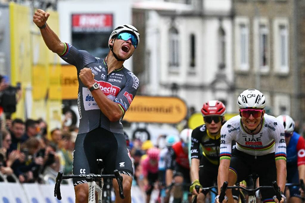 Tour de France: Van der Poel renoue avec la victoire et le maillot jaune