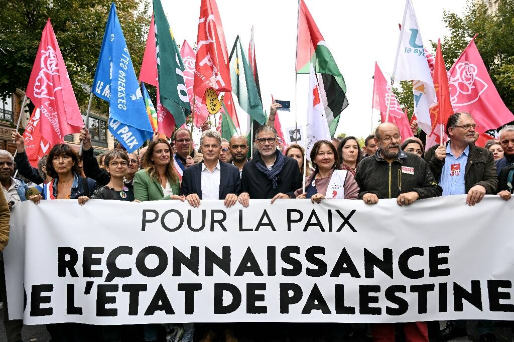 Normal ou "illégal"? Les politiques s'affrontent sur les drapeaux palestiniens au fronton des mairies