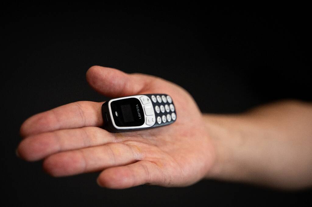 "Prison break": vaste opération de saisies de mini-téléphones dans 66 prisons françaises ce mardi