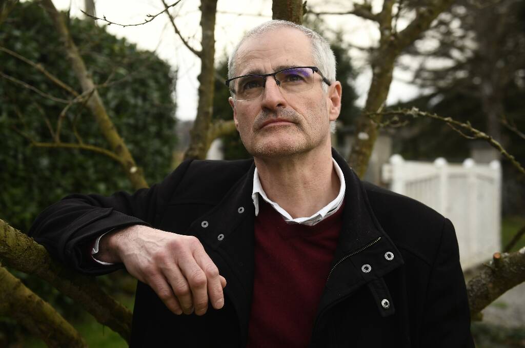 "Il était mignon et gentil, et aujourd'hui c'est lui qui terrasse le colosse": Alain Esquerre, l'homme seul et révolté depuis toujours qui réunit toutes les victimes dans l'affaire Bétharram