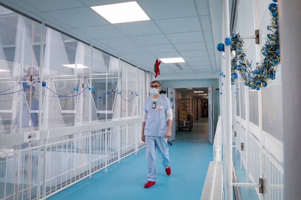 Delta, Omicron, dose de rappel... Comment la Covid-19 joue encore les trouble-fête en France à quelques heures de Noël