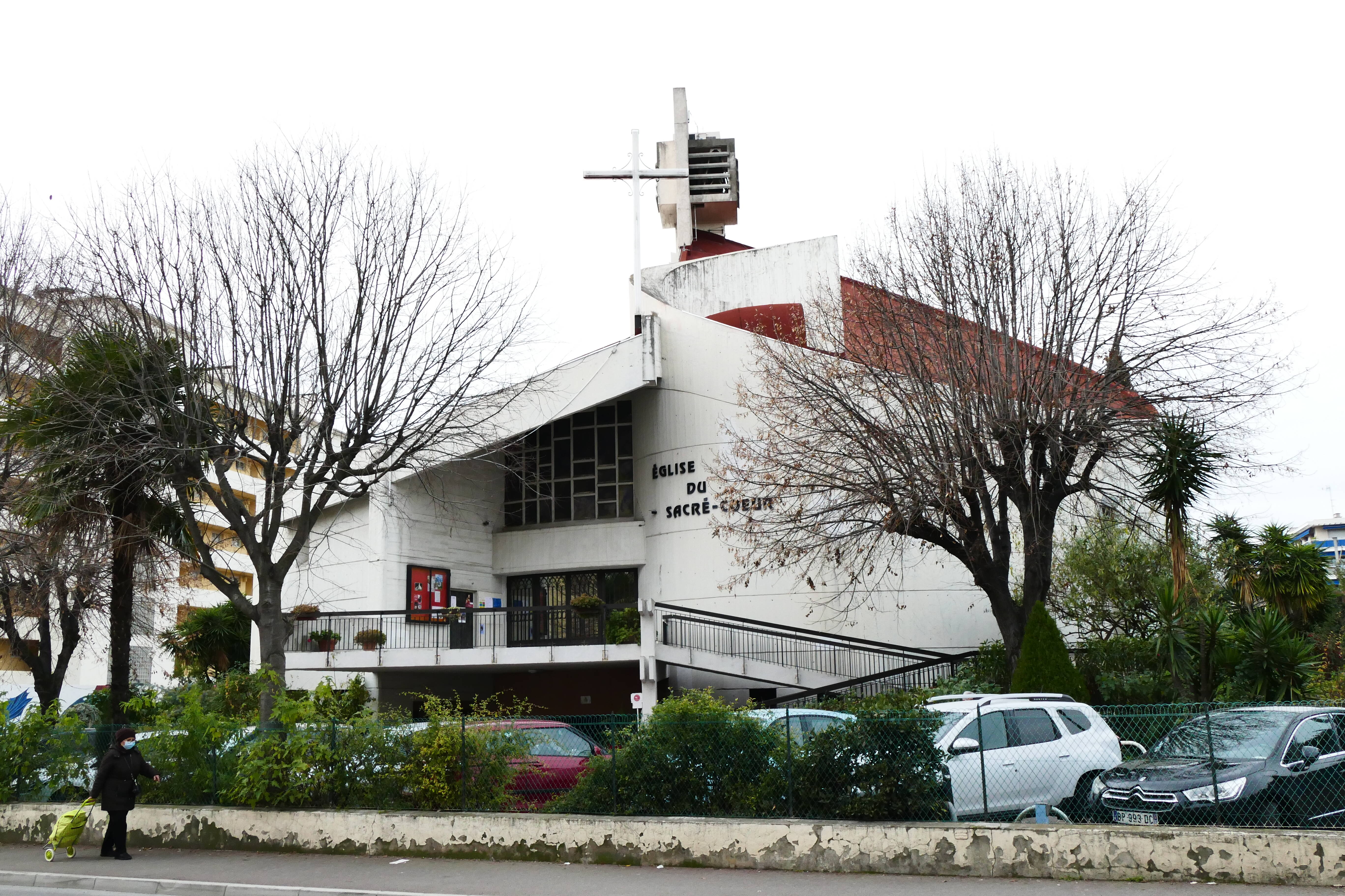 Une seule église pour célébrer les obsèques à Antibes... La décision du curé met en colère des fidèles