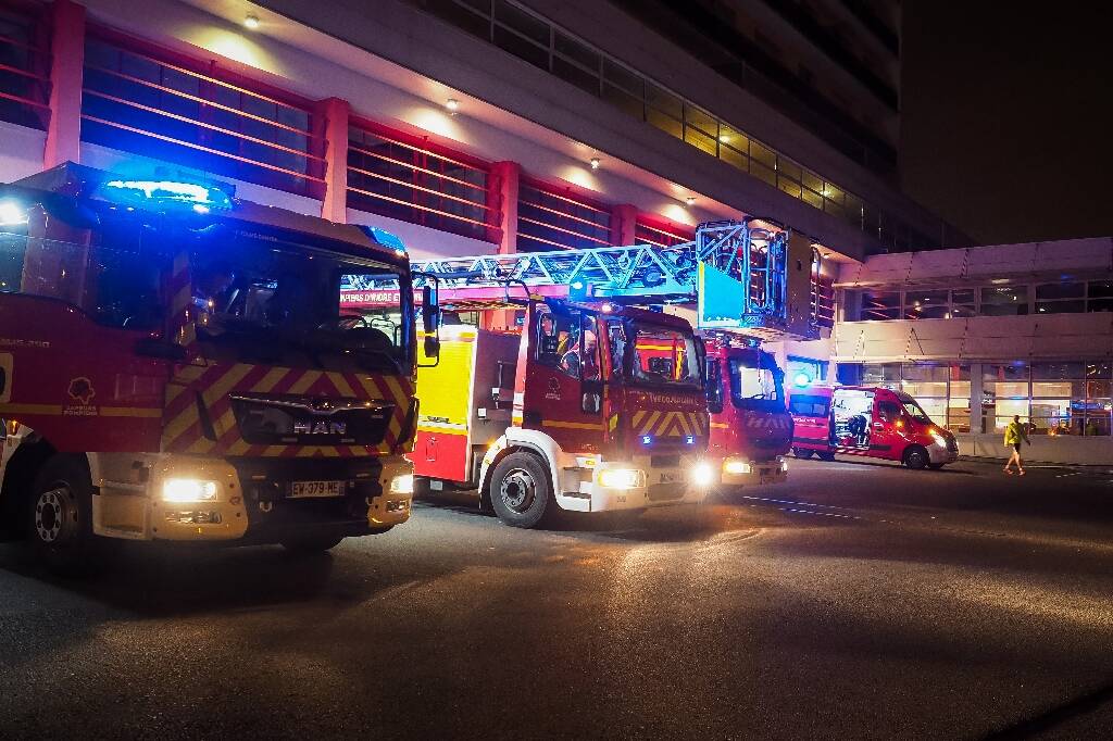 Au moins 4 morts, les recherches se poursuivent: le bilan s'alourdit après le dramatique incendie d'un immeuble la nuit dernière dans les Deux-Sèvres