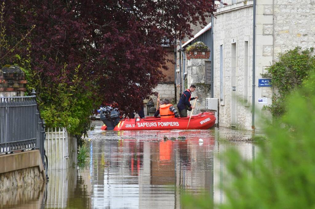 Crues: une centaine d'évacuations, une personne recherchée dans le Centre-Ouest