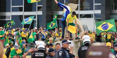 Émeutes du 8 janvier au Brésil: l'ex-président Bolsonaro sera entendu par la police
