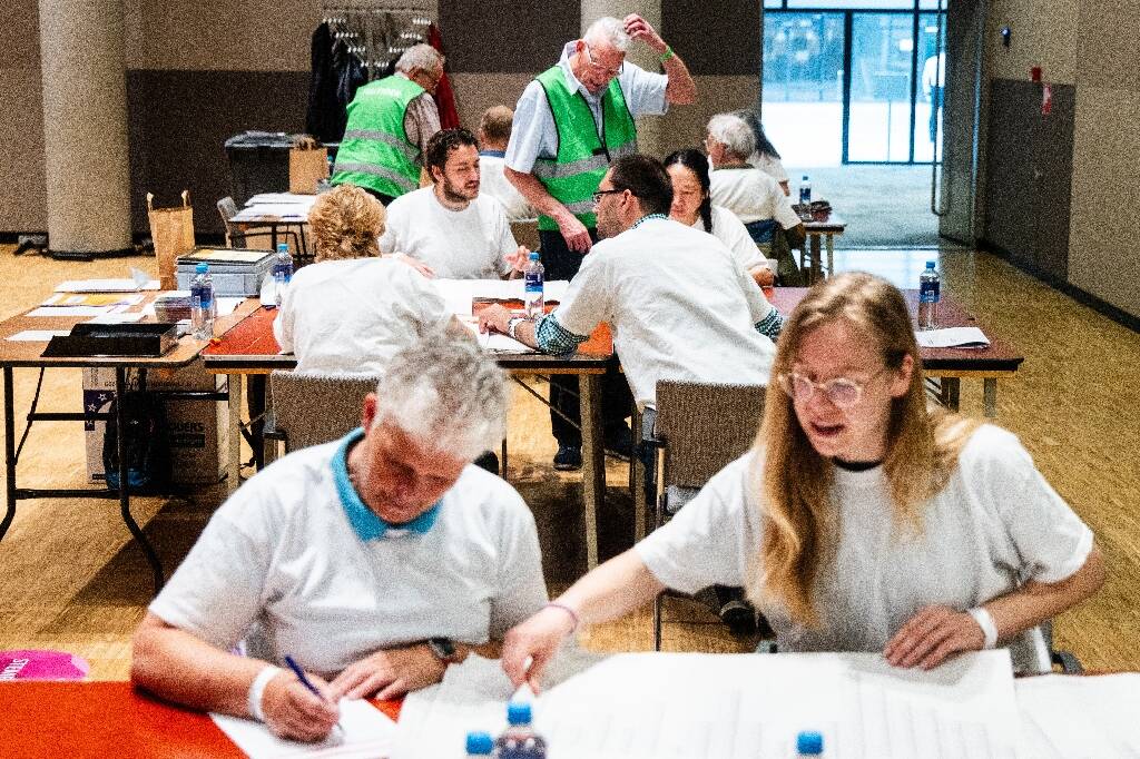 Européennes: Irlandais et Tchèques aux urnes, gains de l'extrême droite néerlandaise