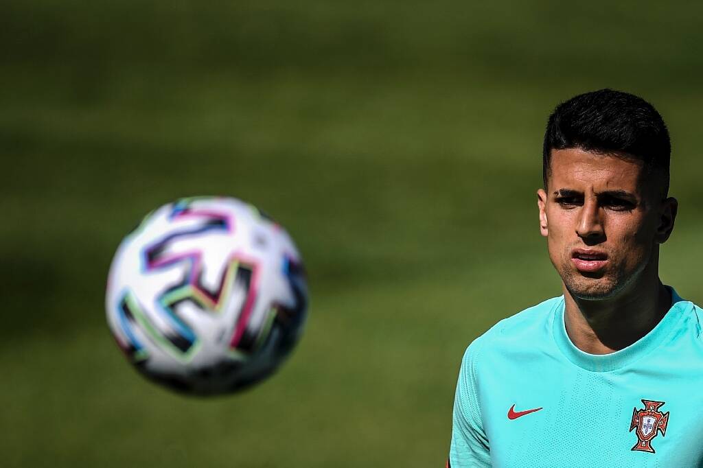 Euro: Eriksen stable après un malaise inexpliqué, l'Europe du foot soulagée