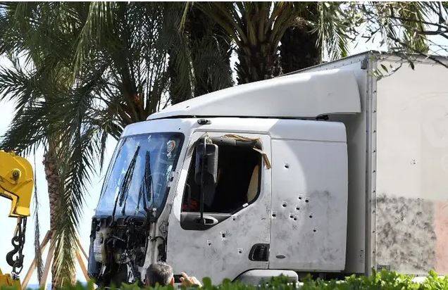 "C'est aberrant". Les avocats des familles des victimes de l'attentat du 14 juillet à Nice ne veulent pas d'un procès à Paris