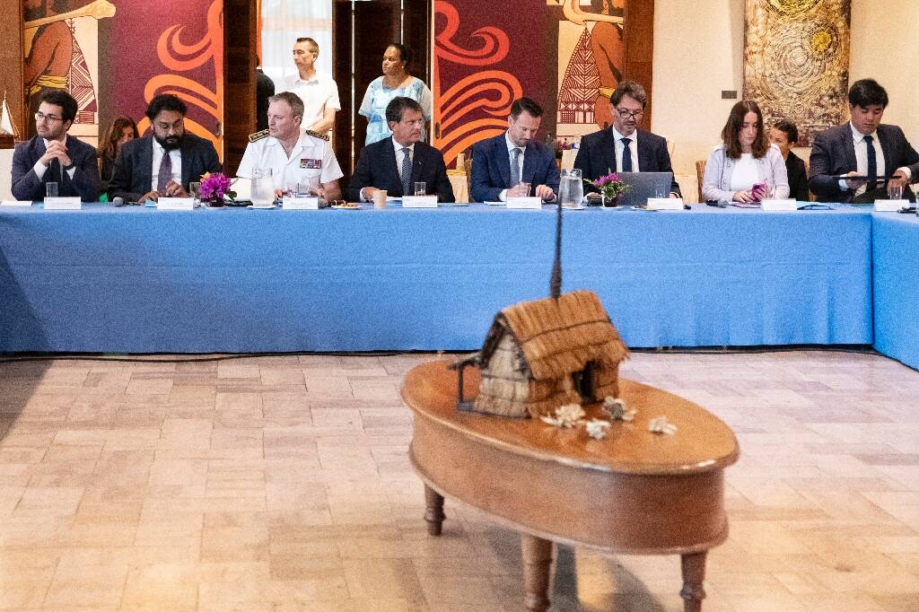 Manuel Valls quitte une Nouvelle-Calédonie à l'avenir toujours incertain