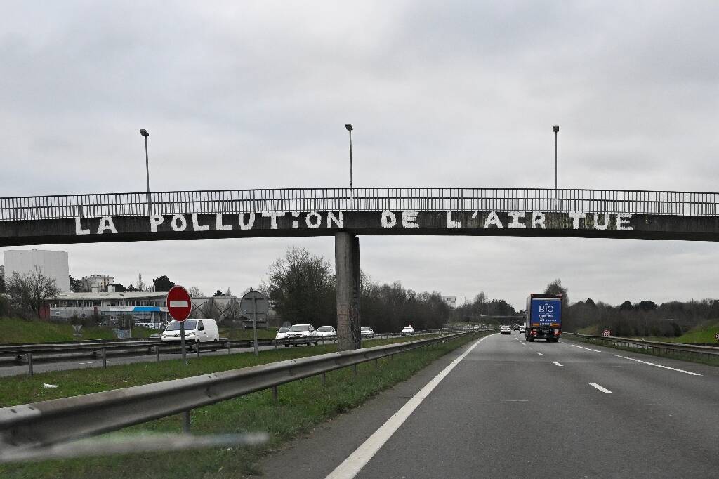 Les émissions de polluants en baisse mais encore des épisodes de pollution, selon un rapport gouvernemental