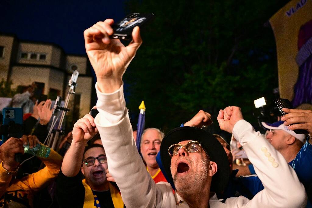 L'extrême droite domine le premier tour de la présidentielle en Roumanie