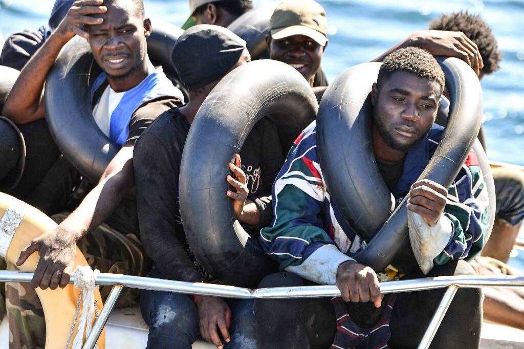"Notre priorité, c'est de sauver des vies": la mission des garde-côtes en Tunisie pour secourir des candidats à l'émigration clandestine