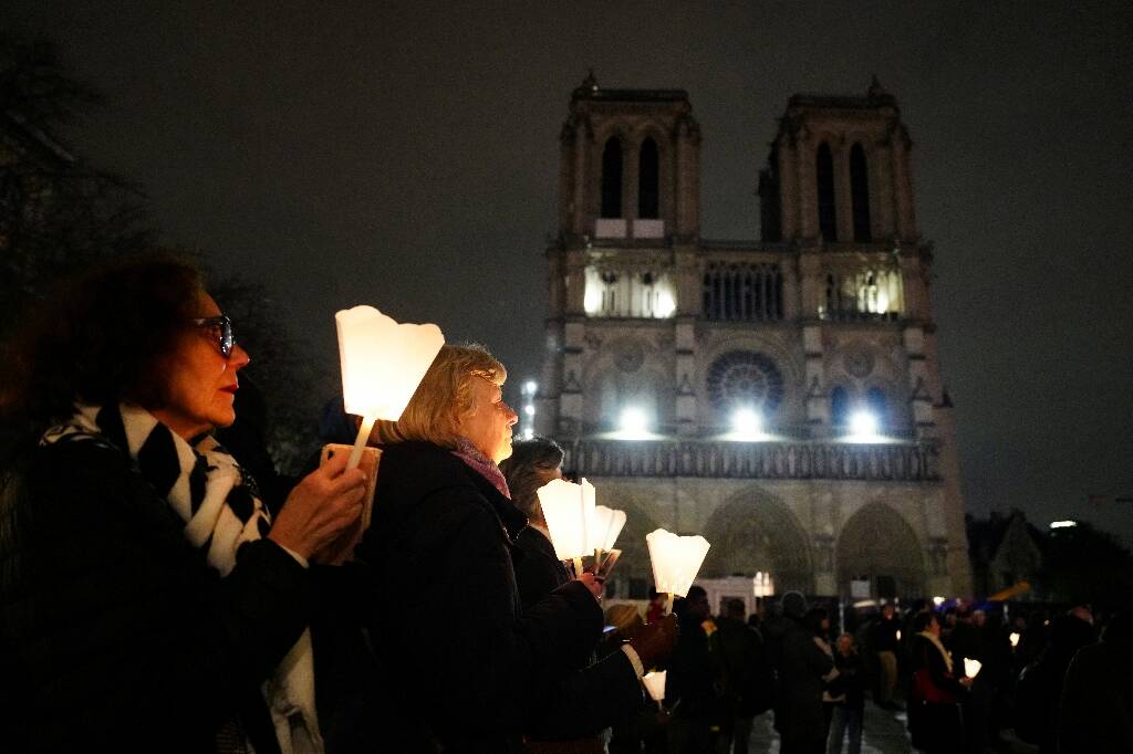 La "hâte" et le "soulagement" des fidèles avant la réouverture de Notre-Dame ce week-end