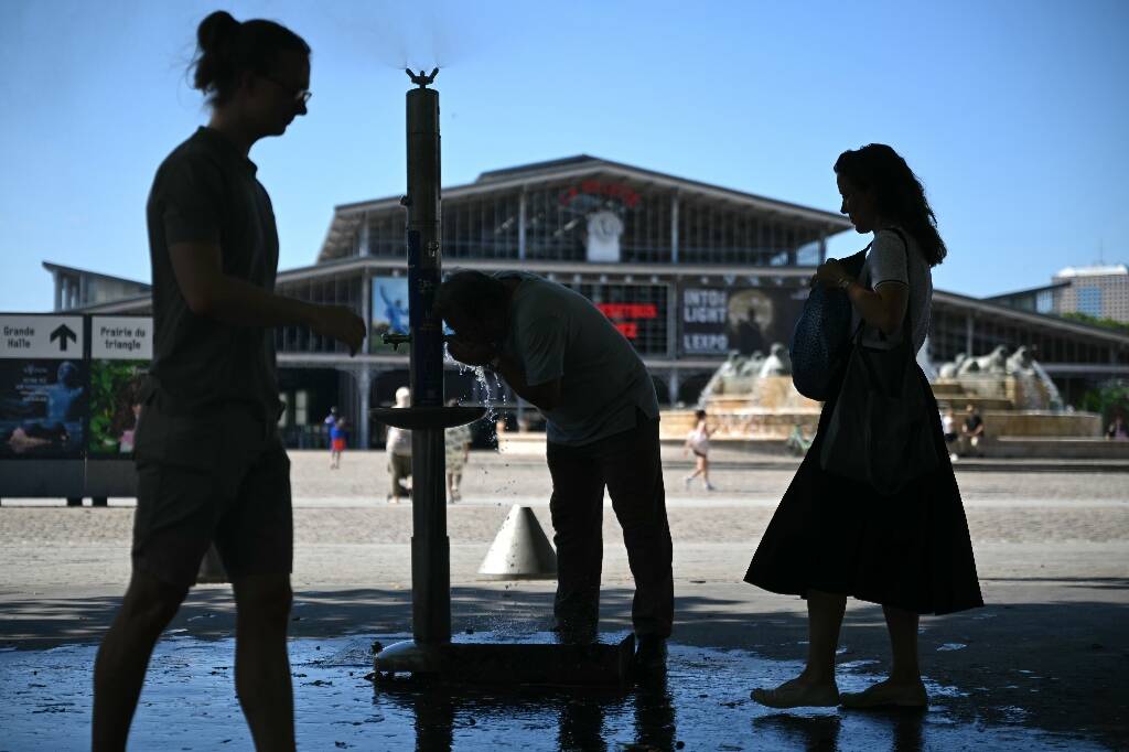 84 départements français en vigilance orange, 200 écoles fermées, 46°C en Espagne... le point sur la canicule record