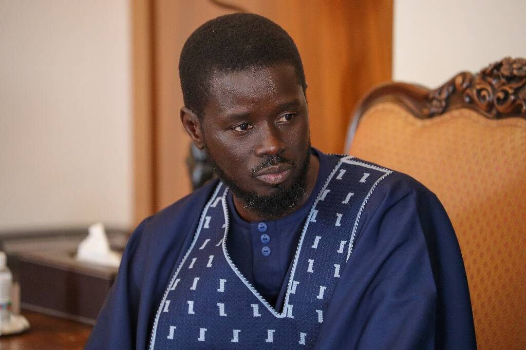 Le plus jeune président du Sénégal prête serment devant ses pairs africains