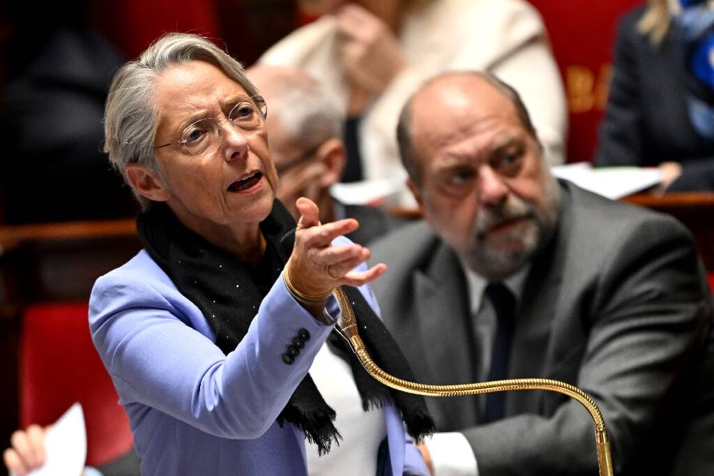 Borne accuse le RN d'"alimenter les polémiques" et de voter contre les mesures antiterroristes