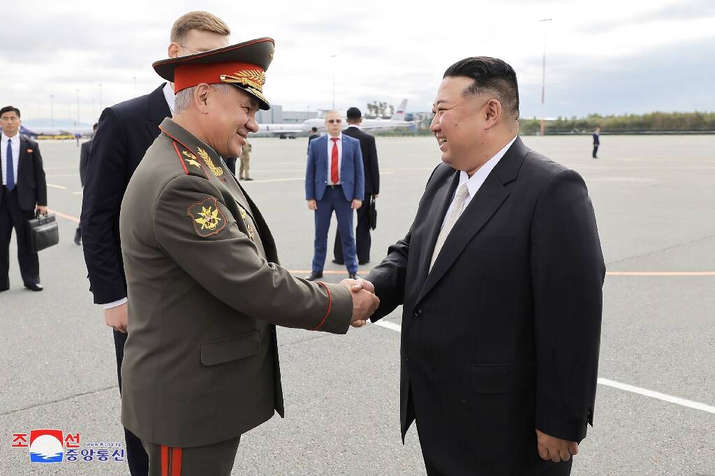 Kim Jong-un a quitté la Russie en train blindé, après avoir reçu en cadeau des drones explosifs