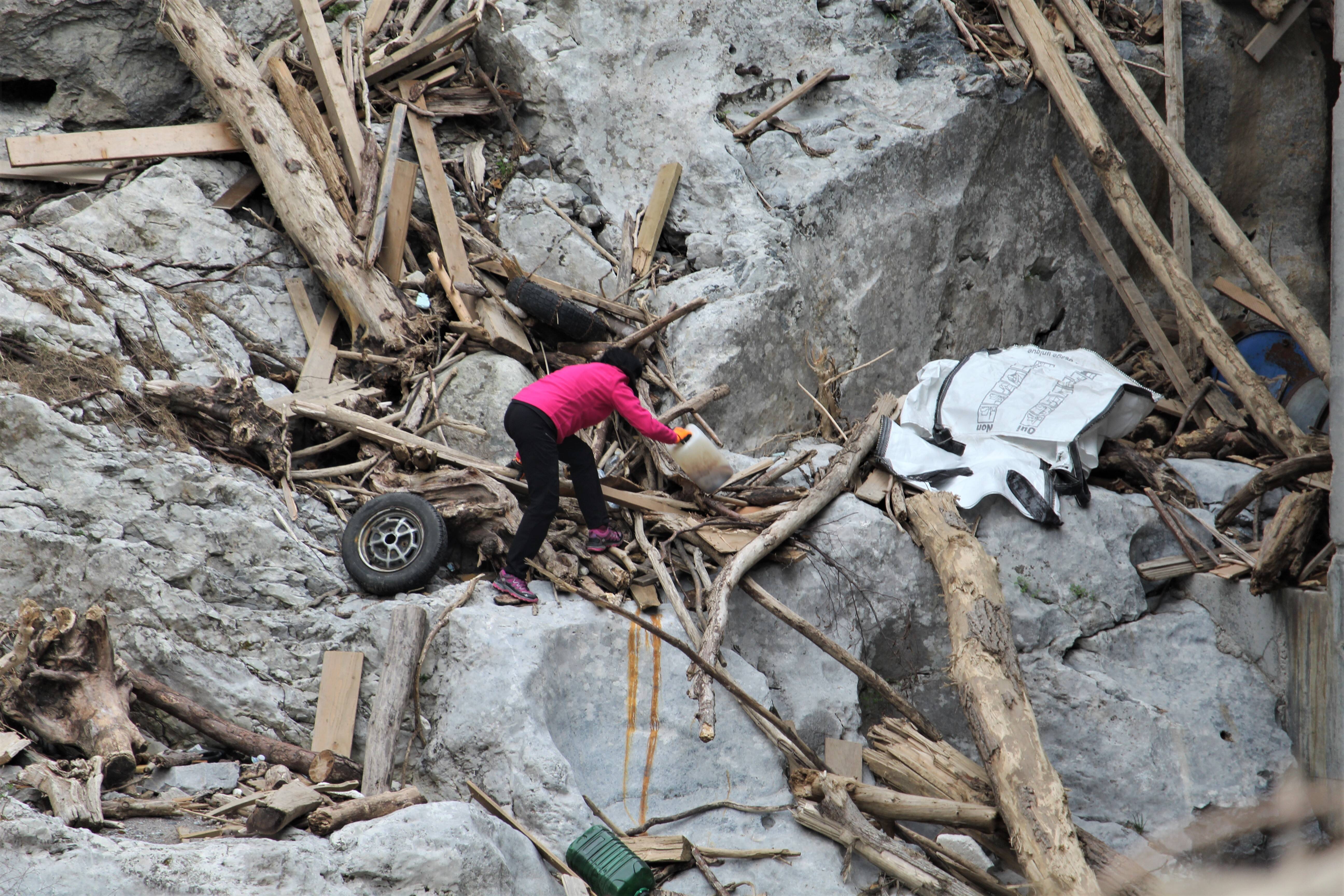 PHOTOS. Après le passage de la tempête Alex, six tonnes de matériaux sortis du lit de la Roya à Breil