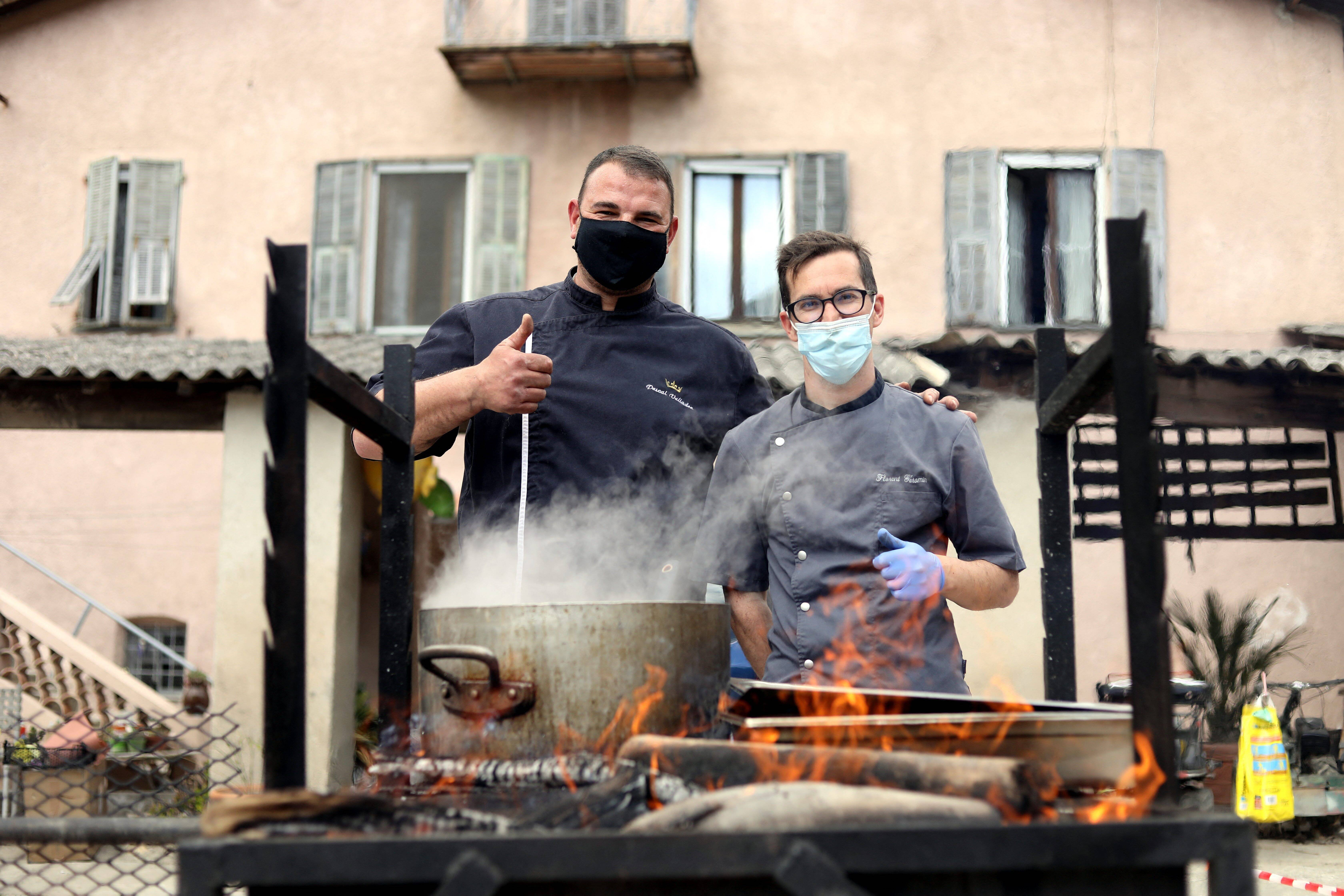 Pendant plusieurs mois, ce chef cuisinier proposait des menus solidaires aux sinistrés de la Roya et bénévoles de la tempête Alex