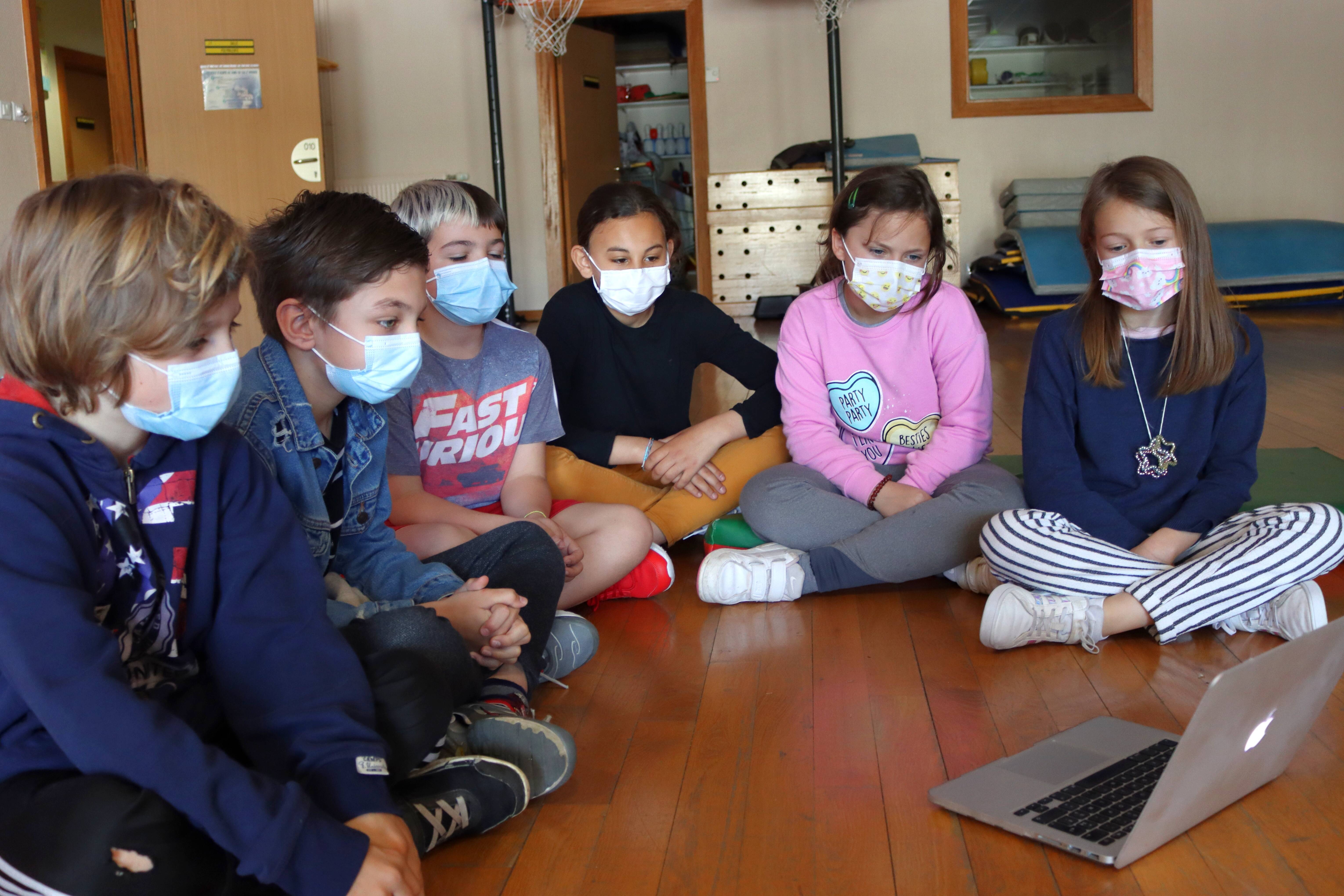 "Certains enfants passent 4 heures par jour devant les écrans"