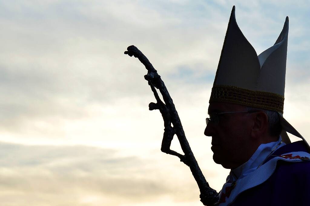 À l'écoute des laissés-pour-compte, amateur de football et de tango... l'histoire de François, un pape réformiste