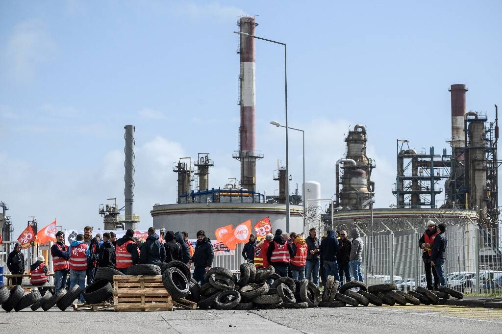 Retraites: grève suspendue jusqu'au 13 avril à la raffinerie TotalEnergies de Donges