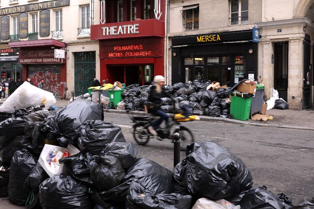 Des éboueurs toujours en grève, 5.400 tonnes de déchets non ramassées à Paris