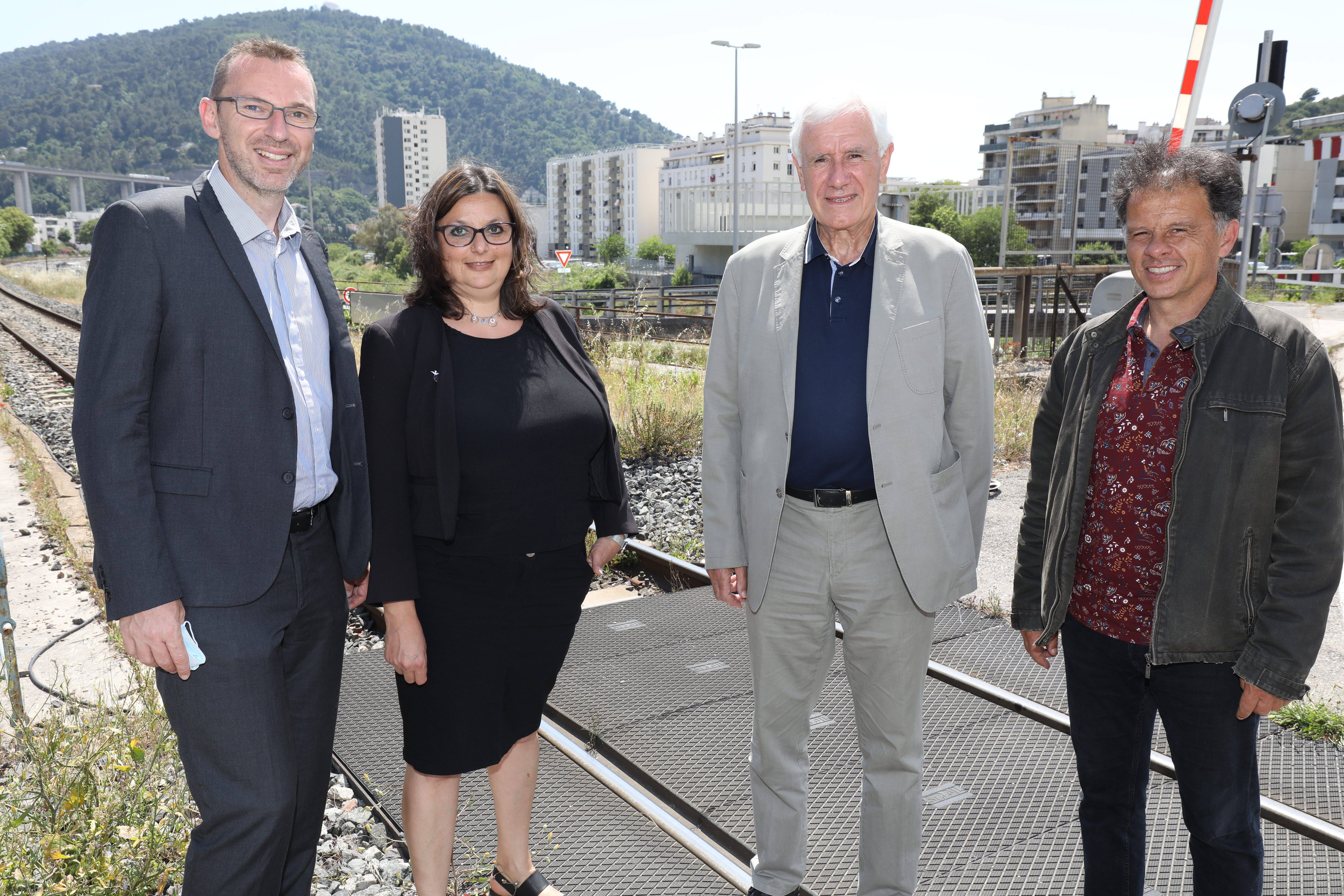 Les candidats de gauche aux élections départementales portent la voix des naufragés des transports dans les cantons de Nice-est et des Paillons
