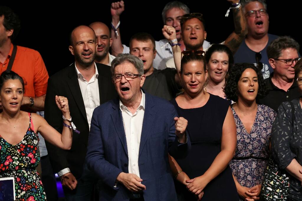 "Il a décidé de s'asseoir sur le résultat des Législatives": La droite à Matignon, LFI joue la rue contre le "coup de force" d'Emmanuel Macron