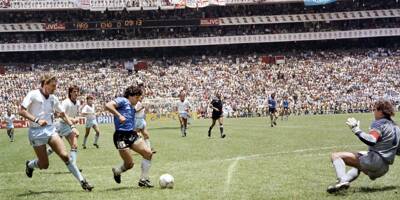 Maradona: le ballon touché par la 