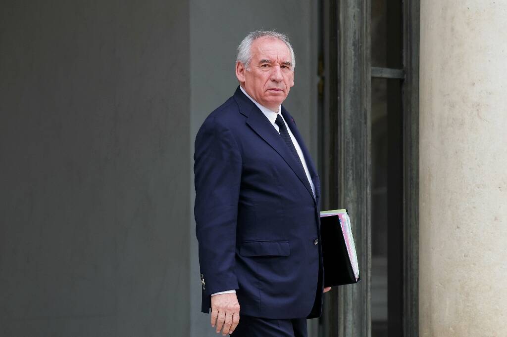 François Bayrou entre dans le dur face aux risques de censure et de blocages