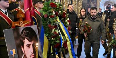 Guerre en Ukraine: le pays pleure 