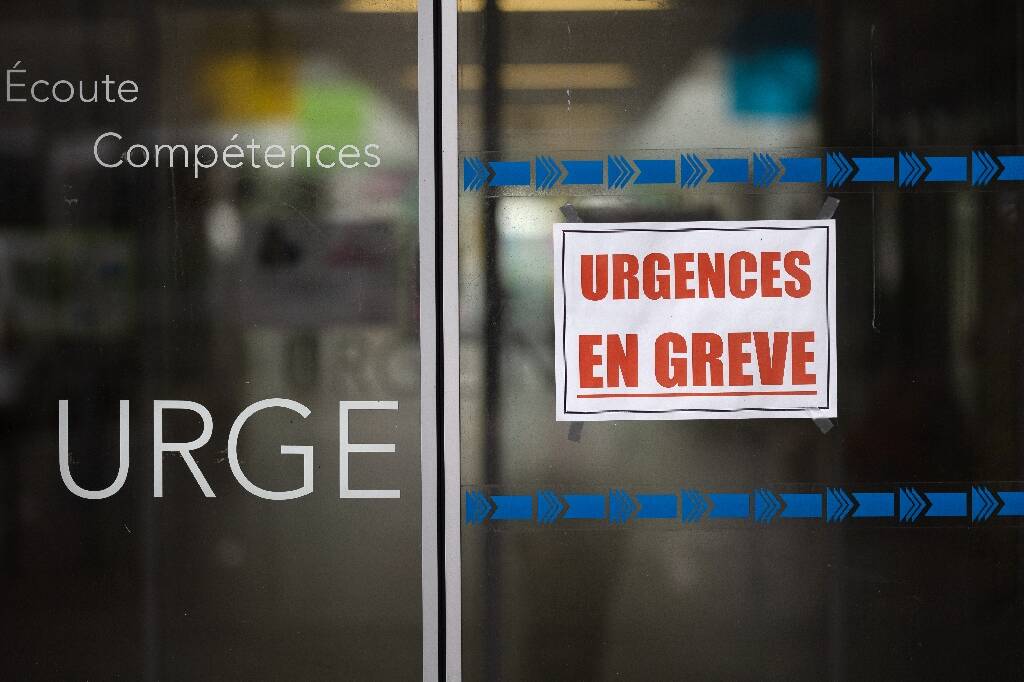 Aux urgences de Brest, des heures d'attente et des patients "en danger"